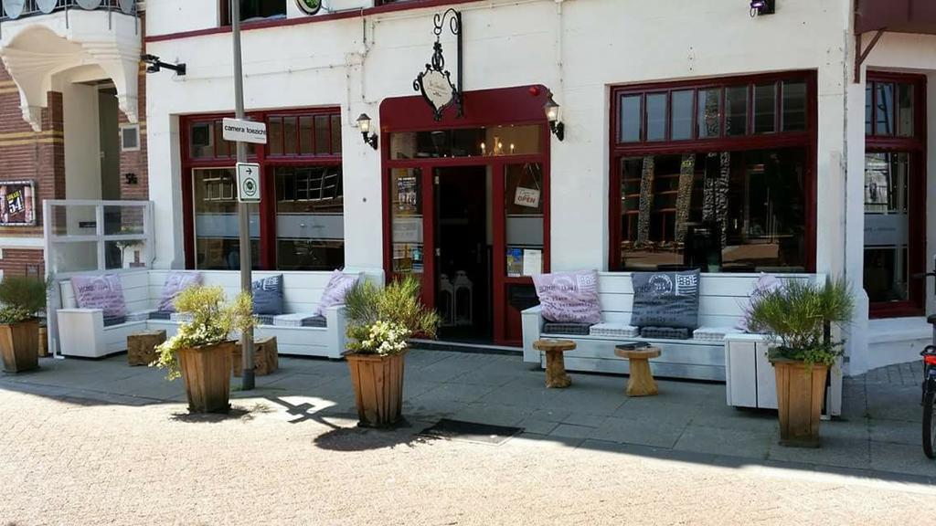 Cafe Pension The Chandelier Terneuzen Exterior photo