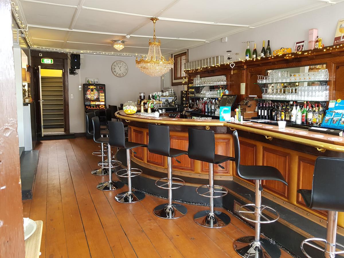 Cafe Pension The Chandelier Terneuzen Exterior photo